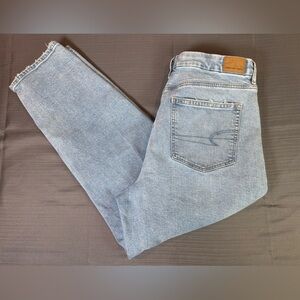 American Eagle Curvy Mom Jeans Size 14 High Rise Light Wash Distressed